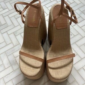 Larroude Platforms size 8.5